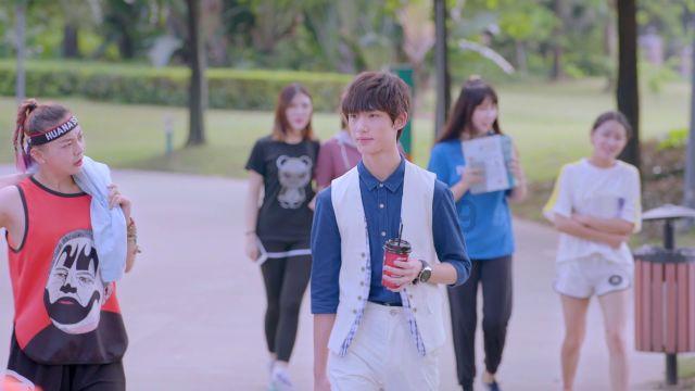 从卖水果的小贩变成青帮大佬,杜月笙的一生到底有多厉害?