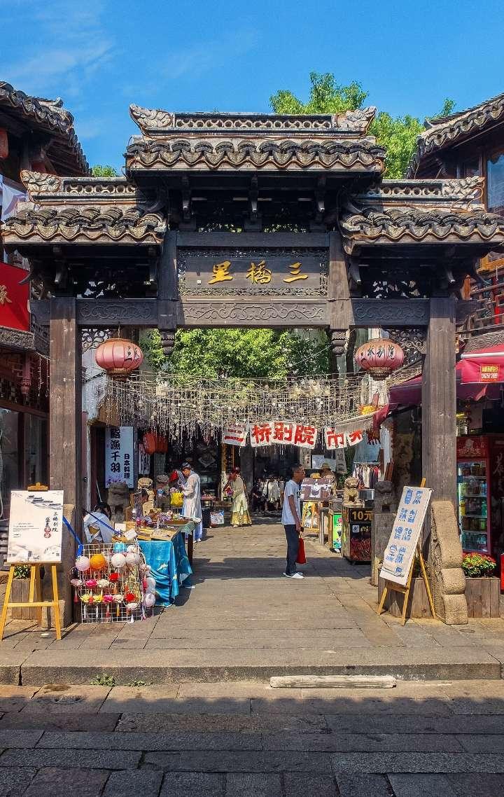 逃离诡异的古庙